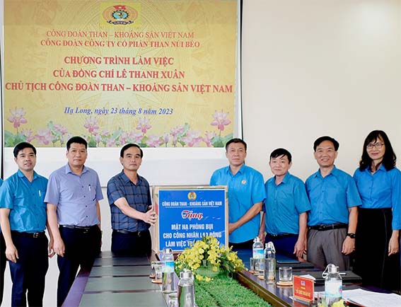 Chủ tịch Công đoàn Than - Khoáng sản Việt Nam làm việc với Công ty Cổ phần Than Núi Béo - Vinacomin